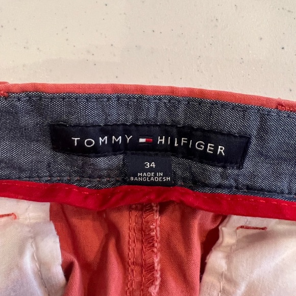 Mens Tommy Hilfiger salmon/orange colored shorts - Picture 3 of 3